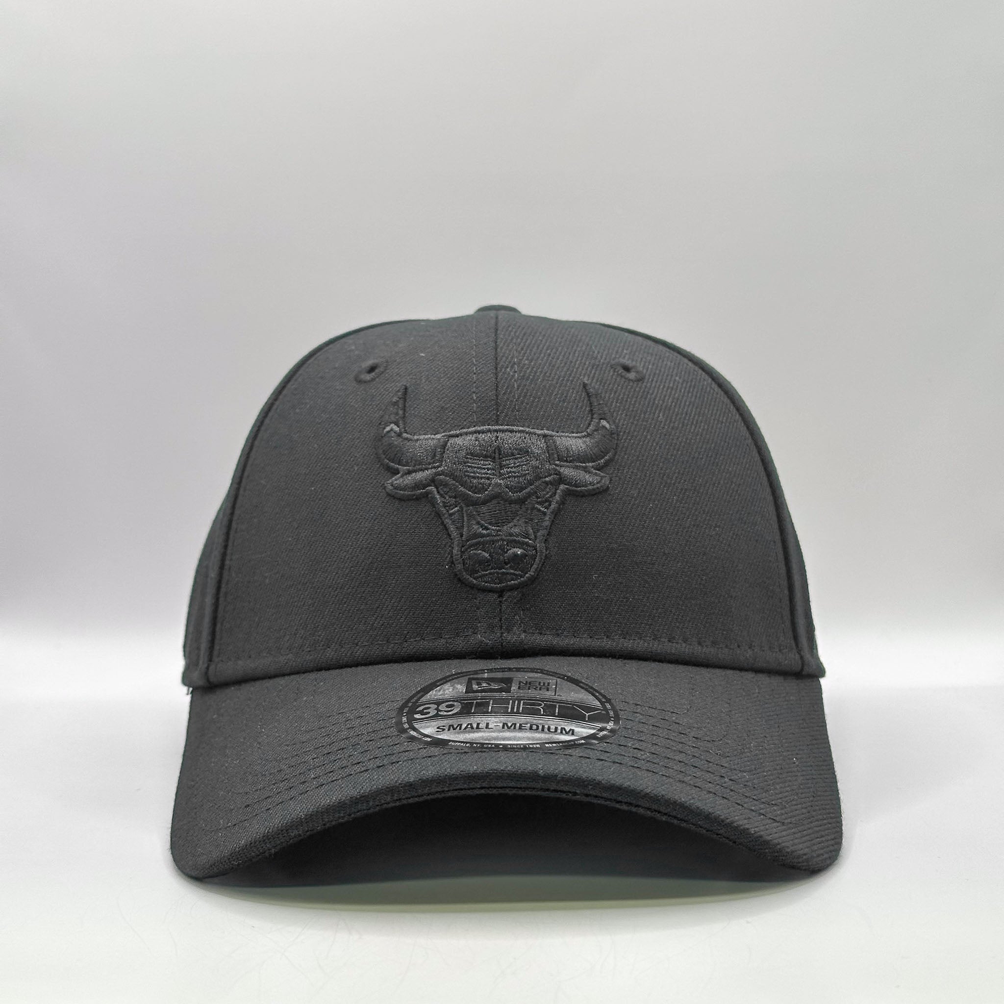 New Era 39Thirty NBA Chicago Bulls Black On Black