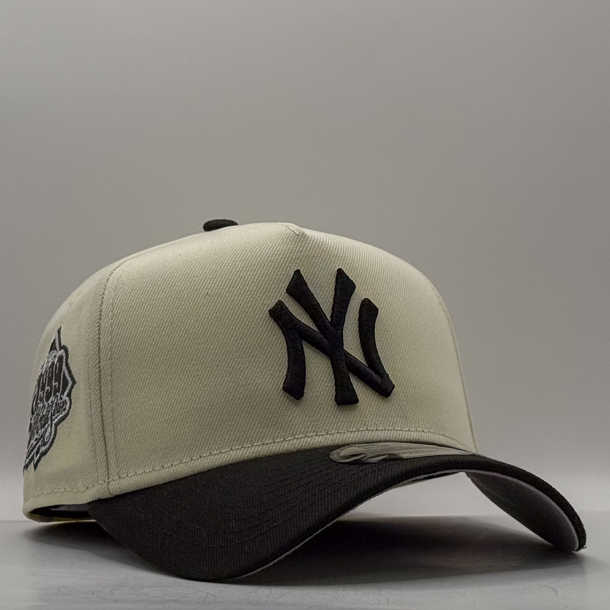 New Era 9Forty A-Frame MLB 99 World Series New York Yankees Chrome/Black