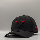 New Era 39Thirty NBA Chicago Bulls Blackout Scarlet