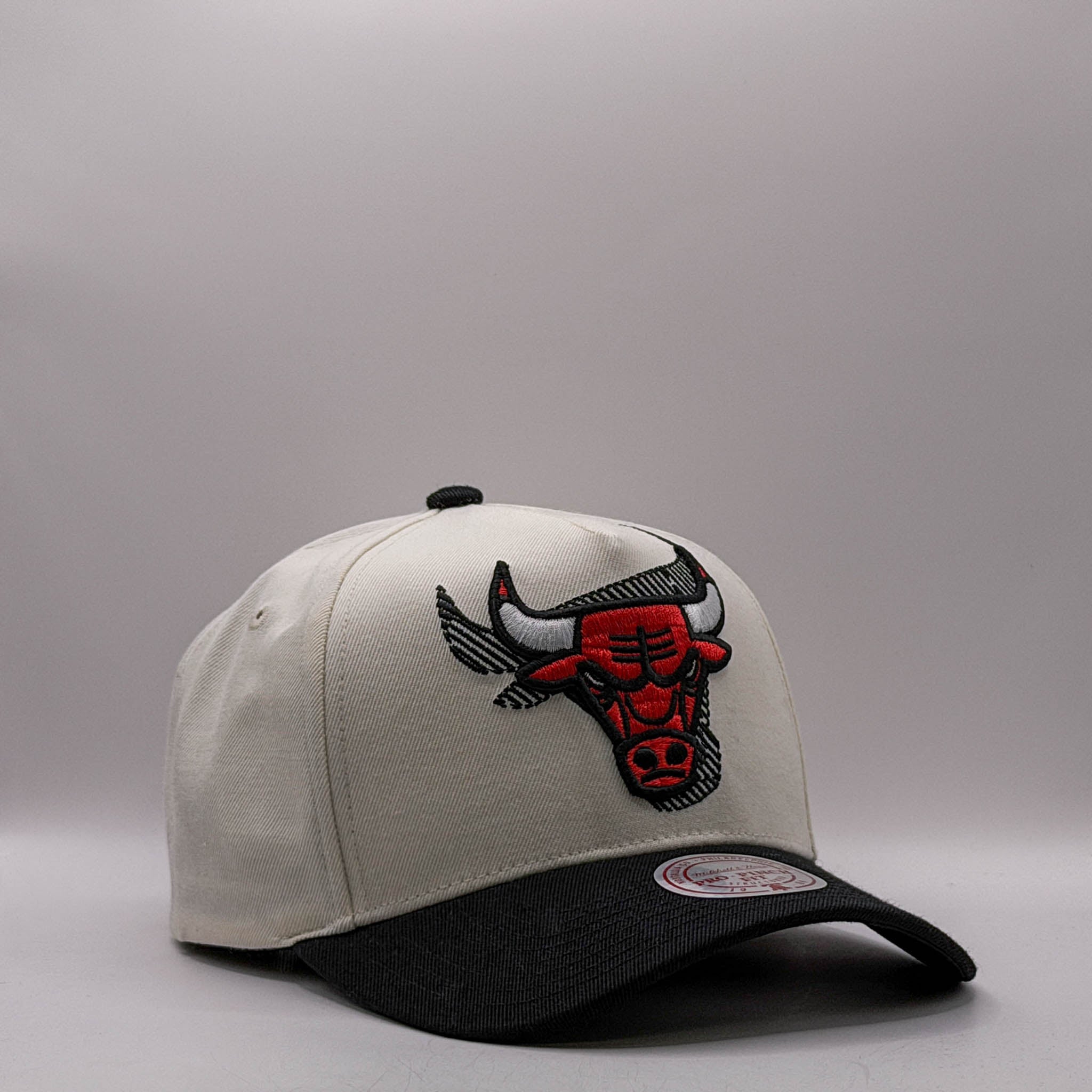 Mitchell & Ness NBA Pro Pinch Tilted Draft Chicago Bulls Chrome White