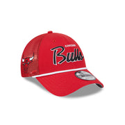 New Era 9Forty Trucker NBA Team Script Chicago Bulls Red