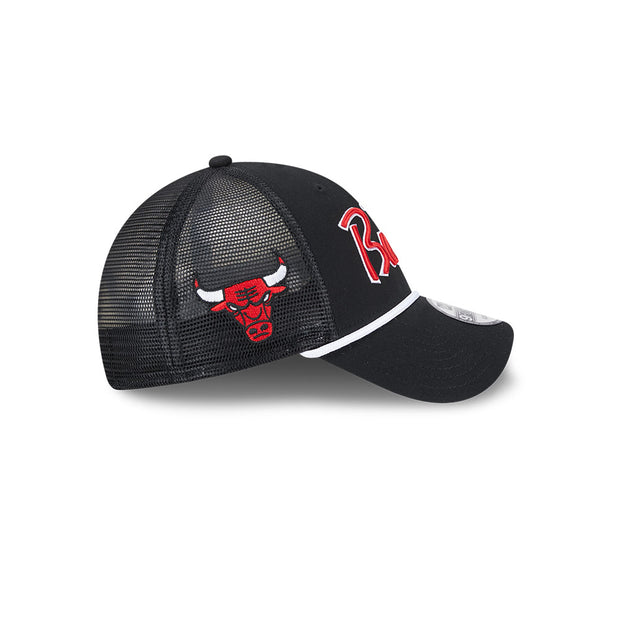 New Era 9Forty Trucker NBA Team Script Chicago Bulls Black