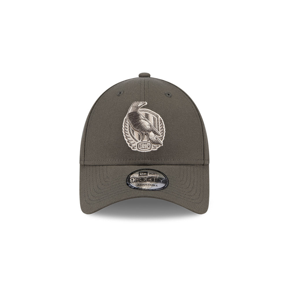 New Era 9Forty AFL 2025 Dusty Charcoal Collingwood Magpies