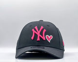 New Era Youth 9Forty MLB New York Yankees Black/Pink Heart