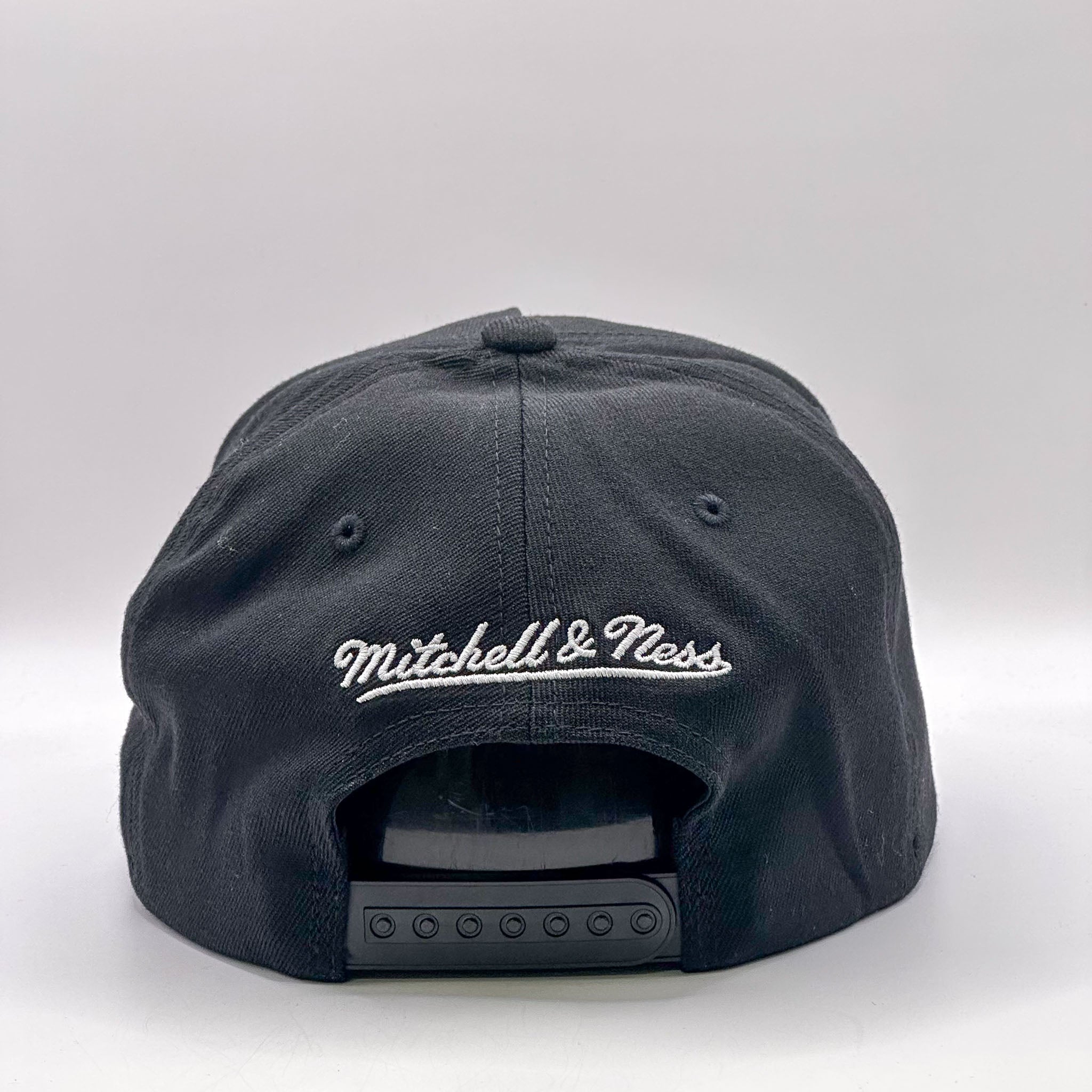 Mitchell & Ness NBA Flexfit 110 Black And White Oklahoma City Thunder