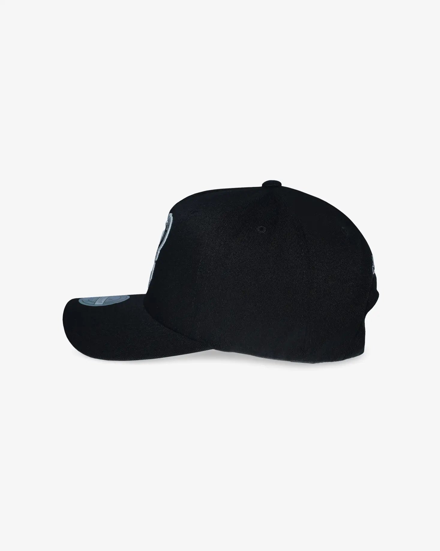 Mitchell & Ness NBA Flexfit 110 Black and White Milwaukee Bucks