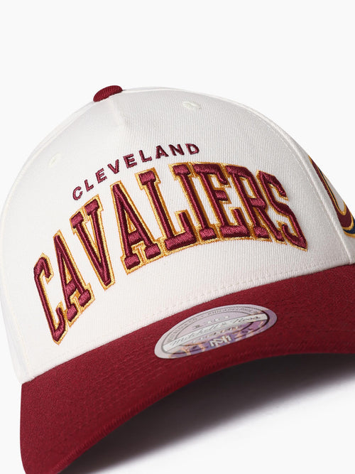 Mitchell & Ness NBA Flexfit 110 Team Arch Cleveland Cavaliers