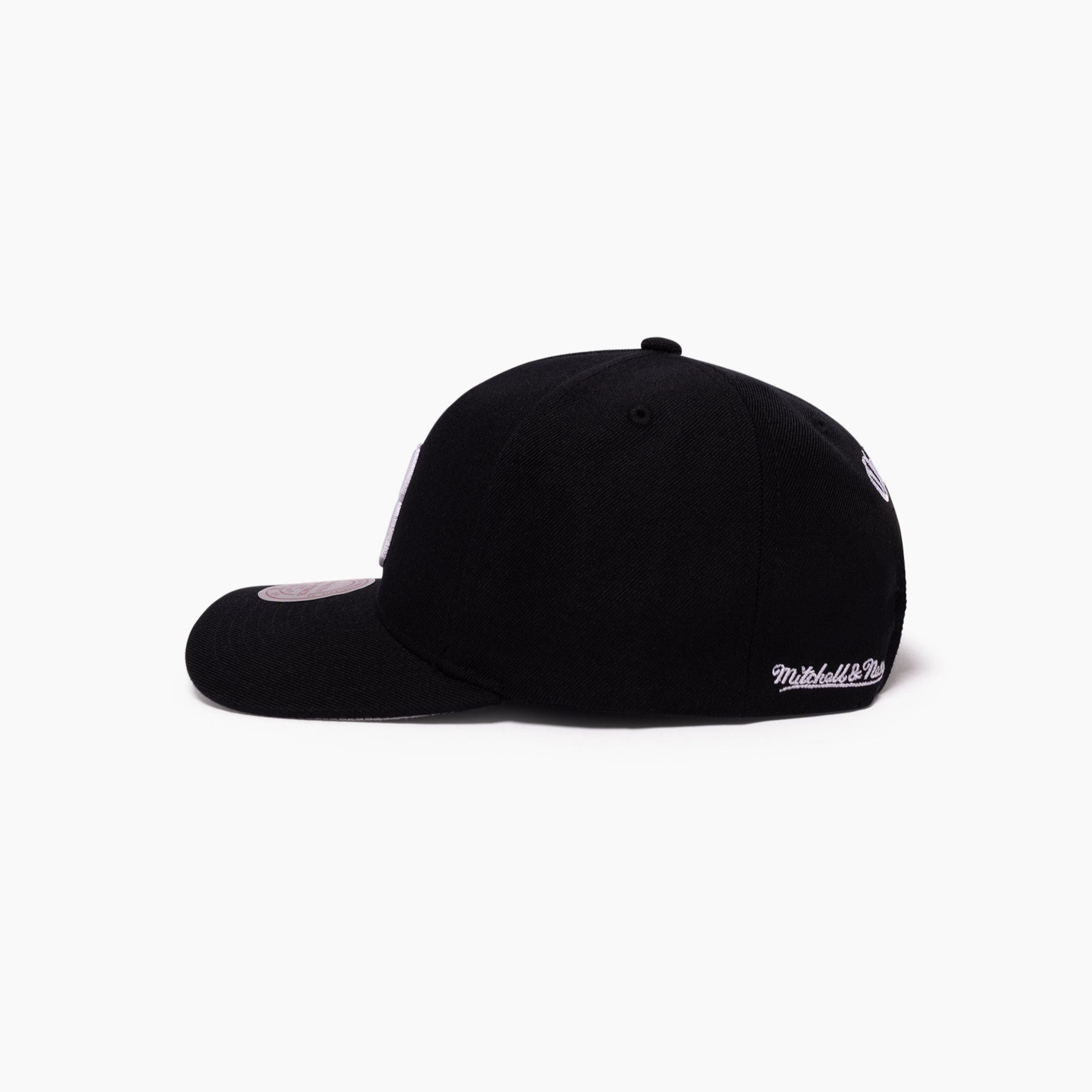 Mitchell & Ness NBA Blackletter Monogram Pro Pinch Chicago Bulls
