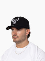 Mitchell & Ness NBA Flexfit 110 Black and White Chicago Bulls