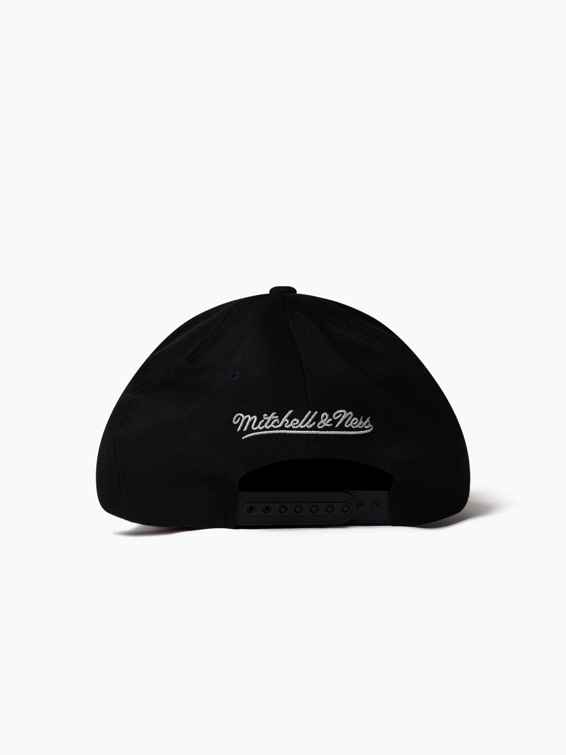 Mitchell & Ness NFL Flexfit 110 Team Silver Logo Las Vegas Raiders