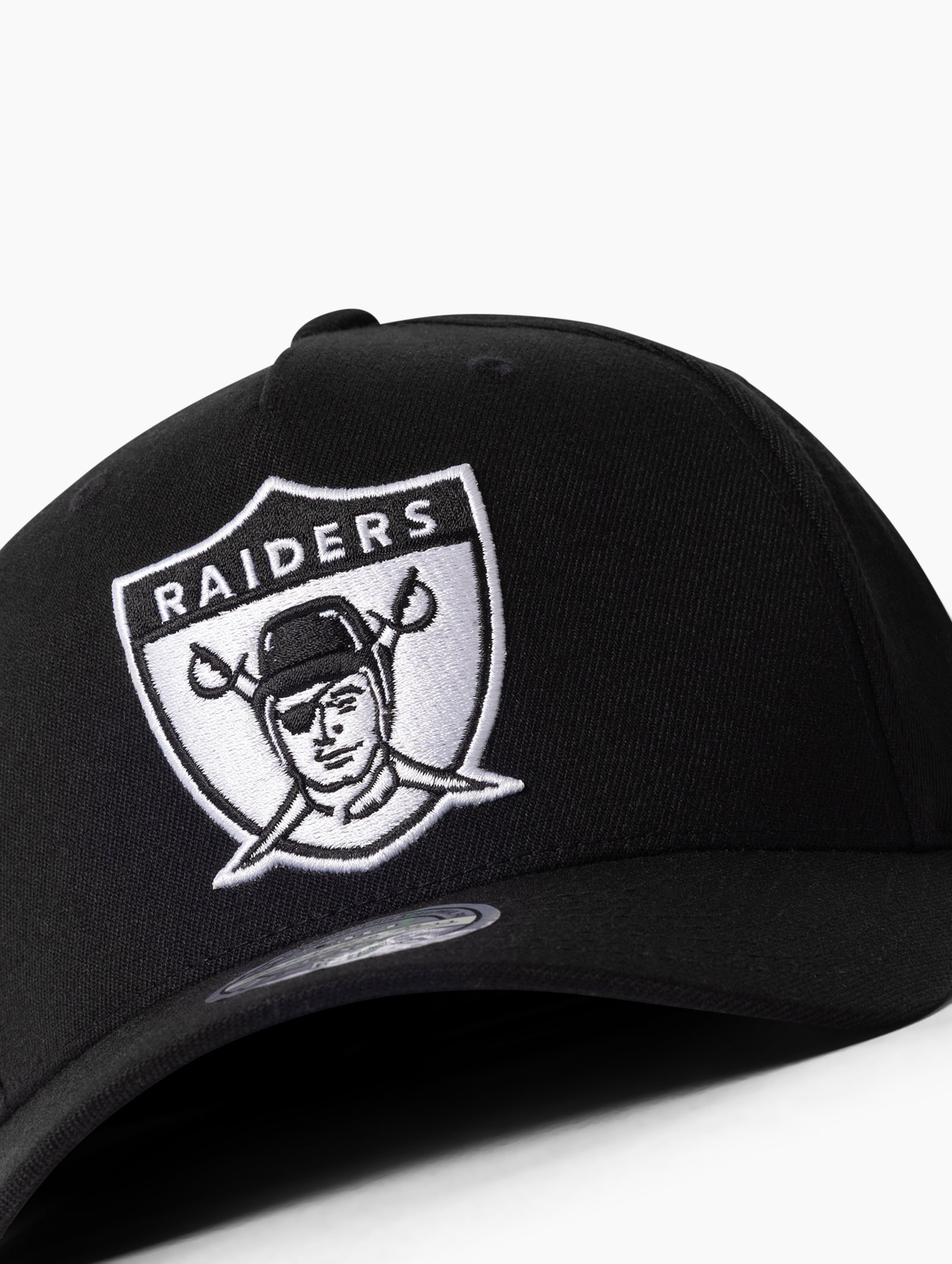 Mitchell & Ness NFL Flexfit 110 Black White Logo Las Vegas Raiders