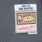 Mitchell & Ness NBA Swingman Jersey Dallas Mavericks Dirk Nowitzki 41 03-04 Grey