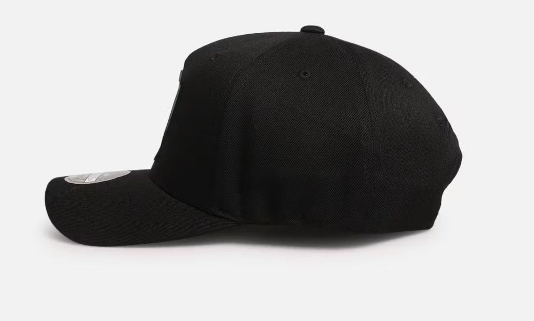 Mitchell & Ness NFL Weld 5 Panel 110 Las Vegas Raiders Black