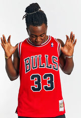 Mitchell & Ness NBA Swingman Jersey Chicago Bulls Scottie Pippen #33 97-98 Red