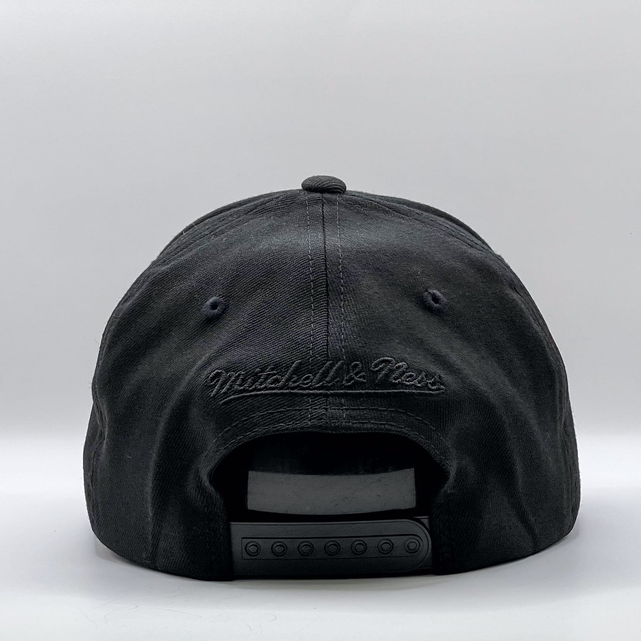 Mitchell & Ness NBA Flexfit 110 Black on Black Oklahoma City Thunder