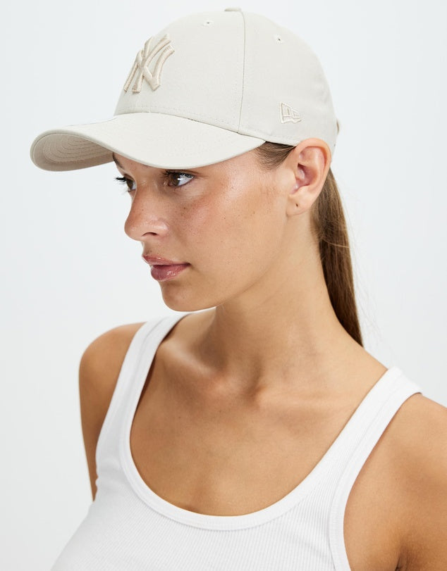 New Era Womes 9Forty Clothstrap MLB New York Yankees Stone