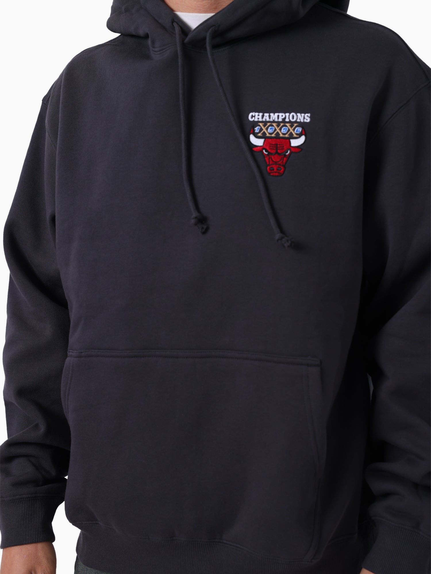 Mitchell & Ness NBA 30 Year Hoodie Chicago Bulls Washed Black