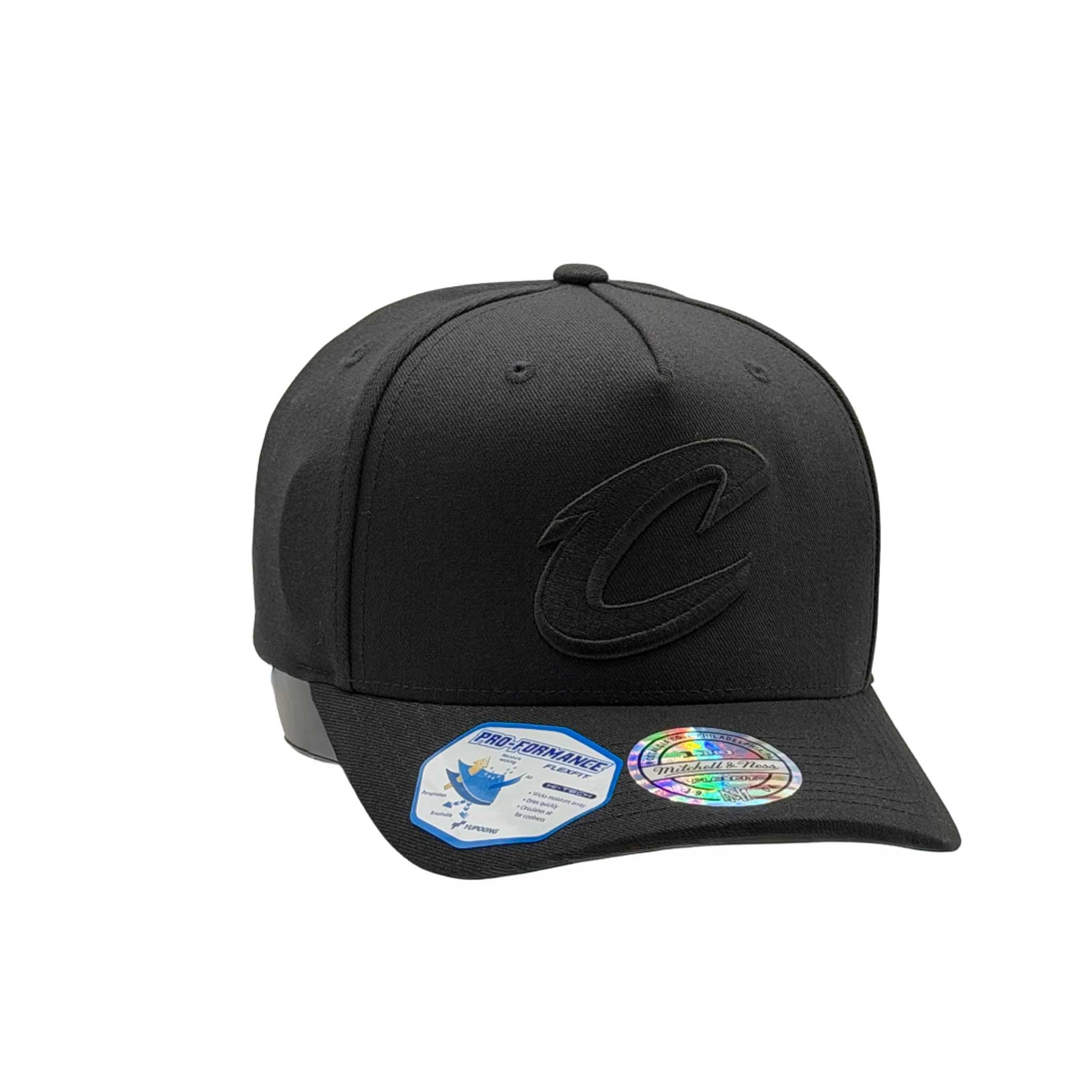 Mitchell & Ness NBA Flexfit 110 Black On Black Cleveland Cavaliers