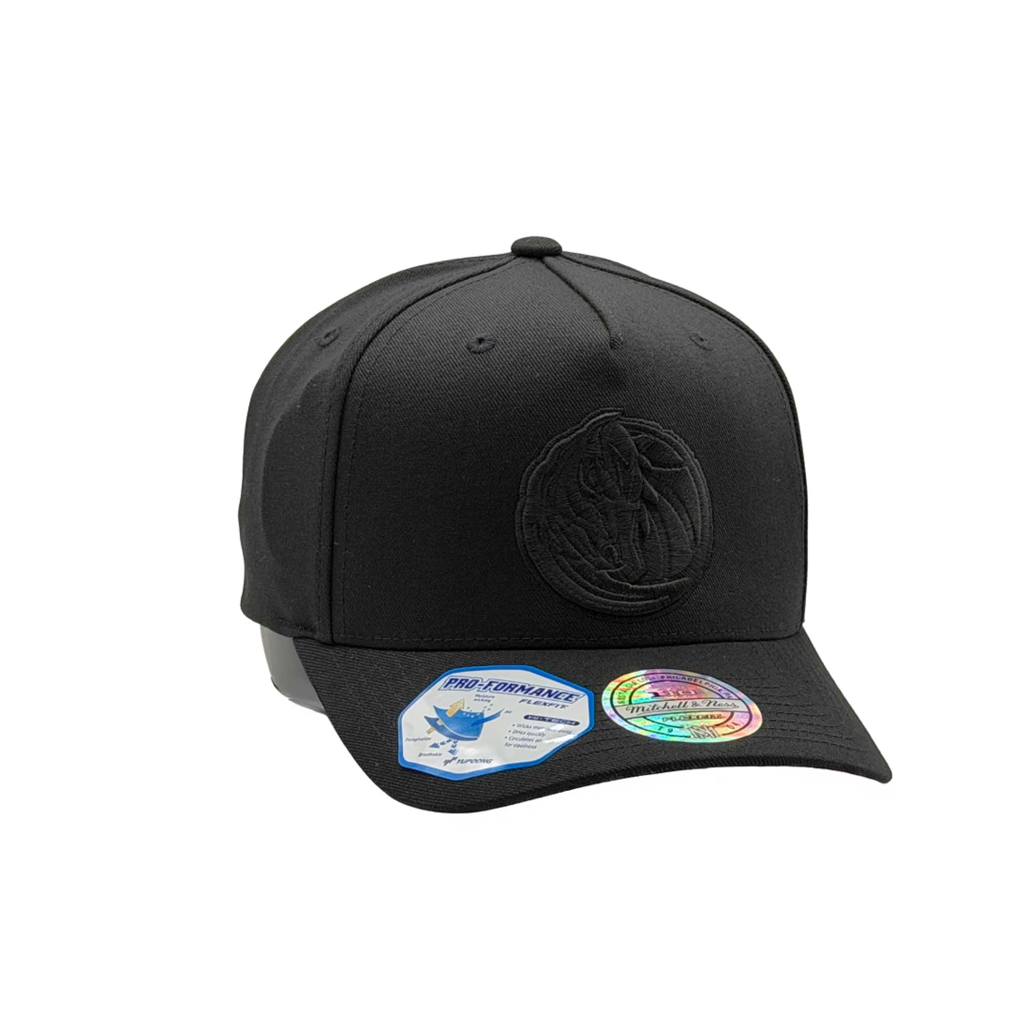 Mitchell & Ness NBA Flexfit 110 Black On Black Dallas Mavericks