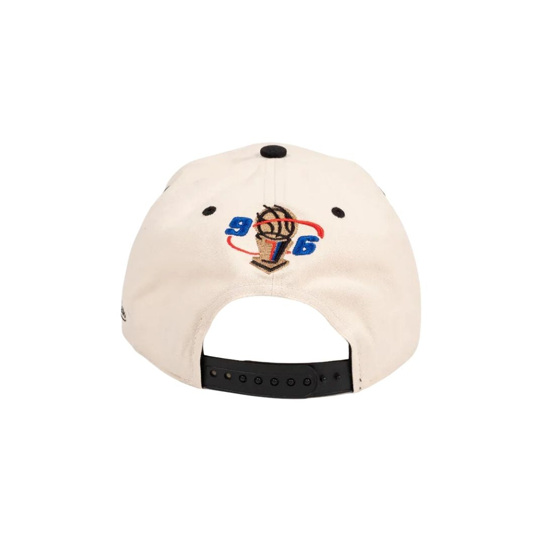 Mitchell & Ness NBA Pro Crown 1996 NBA Champions Chicago Bulls Cream/Black