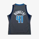 Mitchell & Ness NBA Swingman Jersey Dallas Mavericks Dirk Nowitzki 41 03-04 Grey
