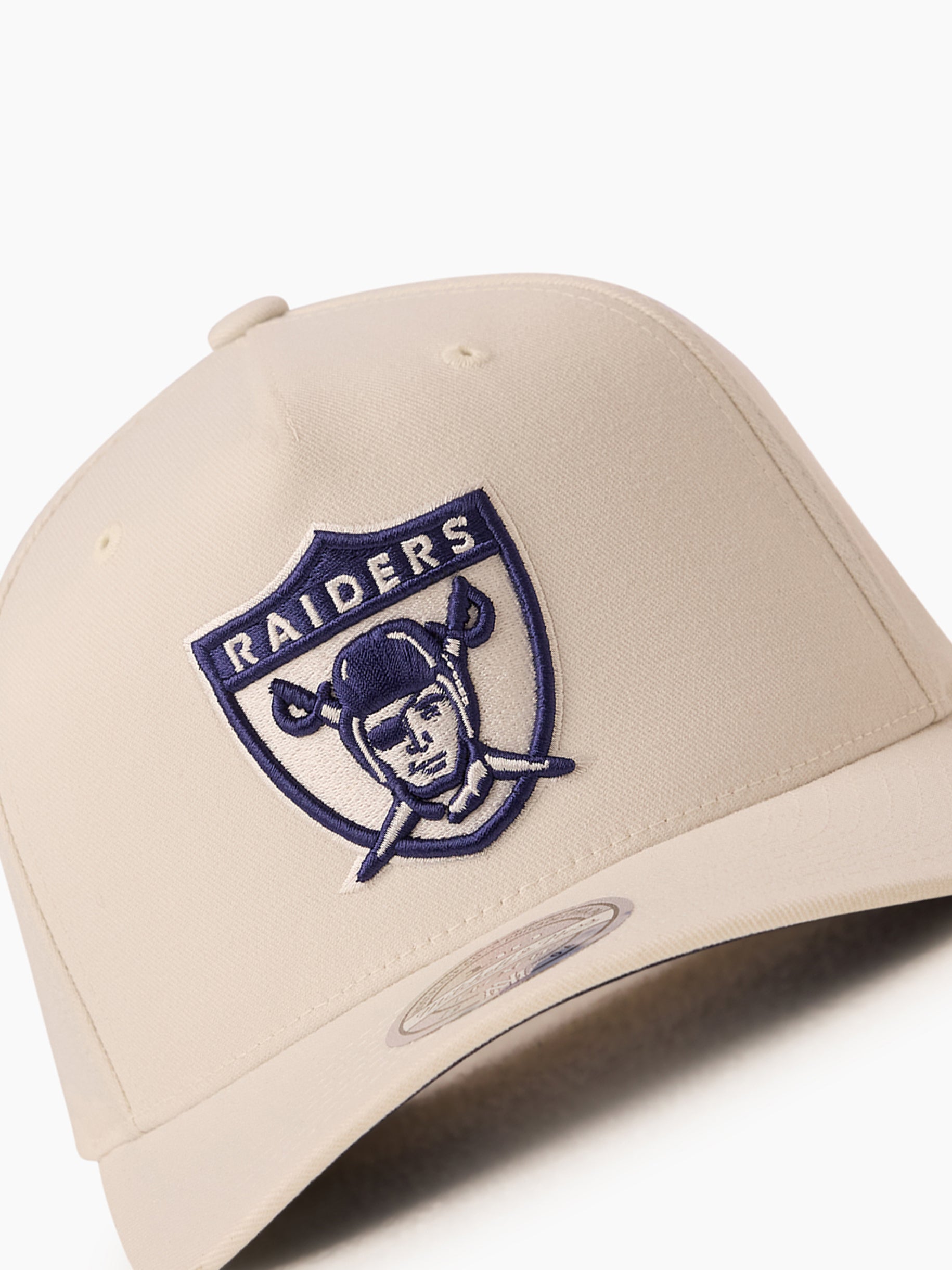 Mitchell & Ness NFL Flexfit 110 Cream/Navy Las Vegas Raiders
