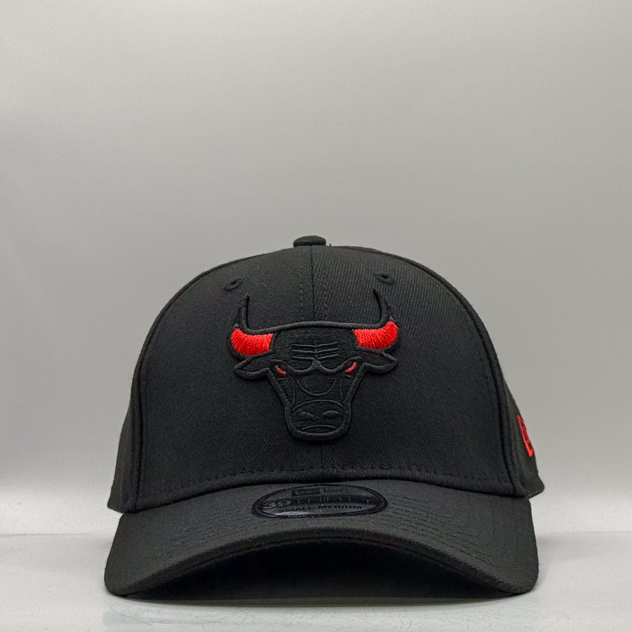 New Era 39Thirty NBA Chicago Bulls Blackout Scarlet