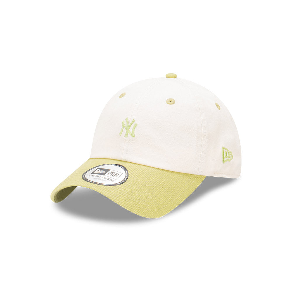 New Era Casual Classic MLB 2-Tone Mini Chainstitch New York Yankees Wine Cork Bay Leaf