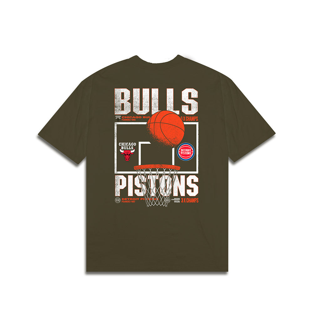 New Era NBA Rivals Oversized T-Shirt Bulls Vs Pistons Dark Olive